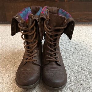 SM New York Brown Combat Moto Boots with Rugged Style